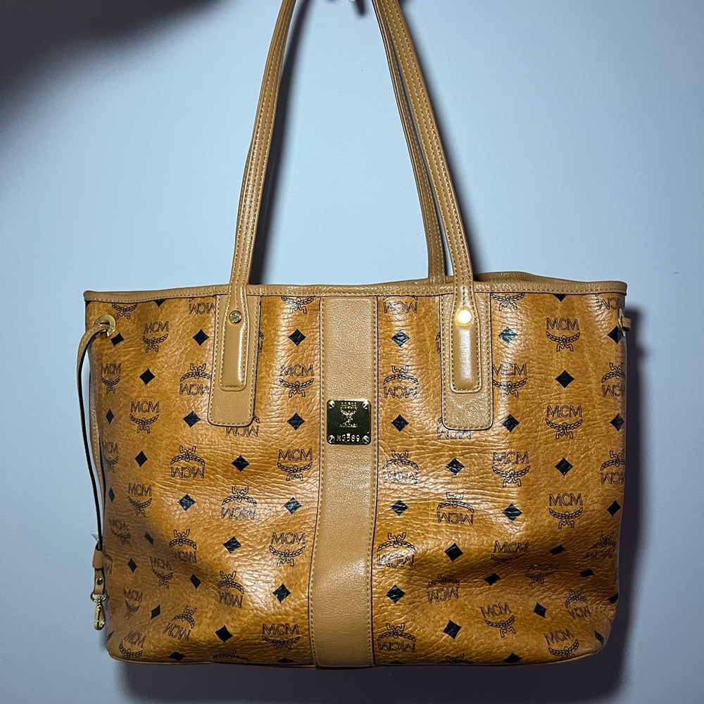 MCM- Liz Reversible Medium Tote| Smaller bag included
